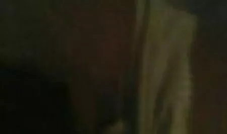 دختر کوچک فیلم سکسی پاره کردن پرده دختر برای کار در یک بار آمد