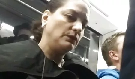 لوبا به فیلم سکسی زدن بکارت اجرای وودمن آمد و در برابر او تعظیم کرد