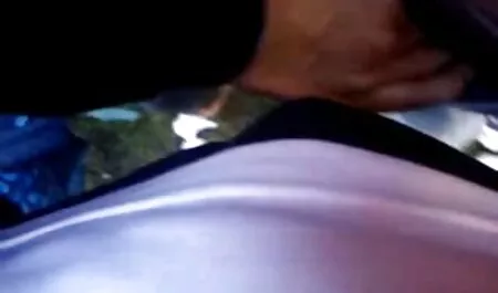 مردی با لباس مجلسی دوست دختر خود کلیپ سکسی پاره شدن پرده بکارت را با انگشتان و وزن خود راضی می کند