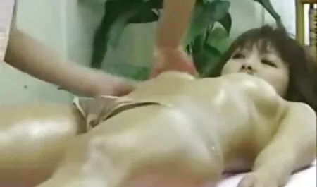 ناتاشا خم می شود و کاملاً فرار می فیلم سکسی برداشتن پرده بکارت کند