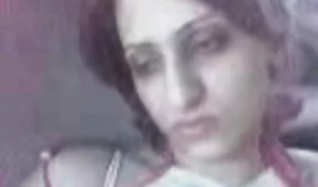 Elite Slut یک دیک را دانلود فیلم سکسی زدن پرده در اتاق هتل سوار می کند